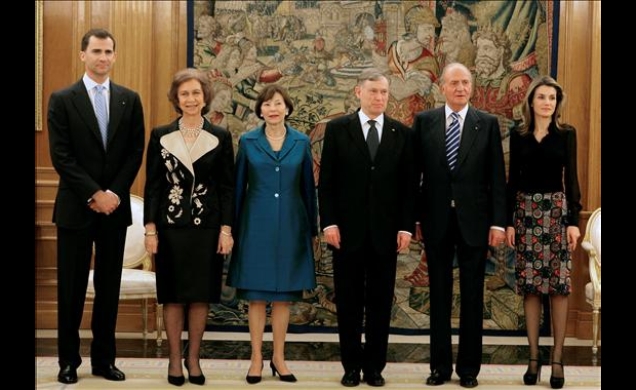 Sus Majestades los Reyes, acompañados de Sus Altezas Reales los Príncipes de Asturias, el Presidente alemán, Horst Köhler, y su esposa, Eva Luisa