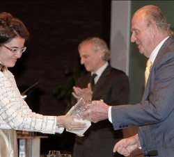 Paola Andrea Vilamarín recibió de manos de Su Majestad el galardón en el apartado de Periodismo Digital