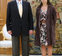 Don Juan Carlos con la presidenta del Parlamento de Galicia