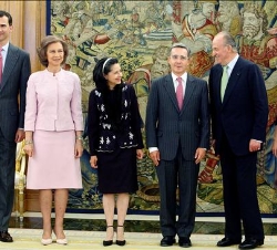 Los Reyes, los Príncipes y el Presidente de Colombia y su esposa, momentos antes del almuerzo