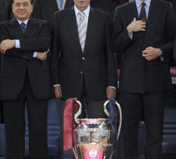 Don Juan Carlos, con el primer ministro Berlusconi y el Príncipe Guillermo
