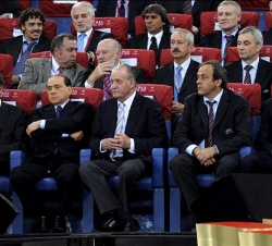 El Rey, junto al presidente de la UEFA, el primer ministro italiano, el presidente del Gobierno y el Príncipe Guillermo