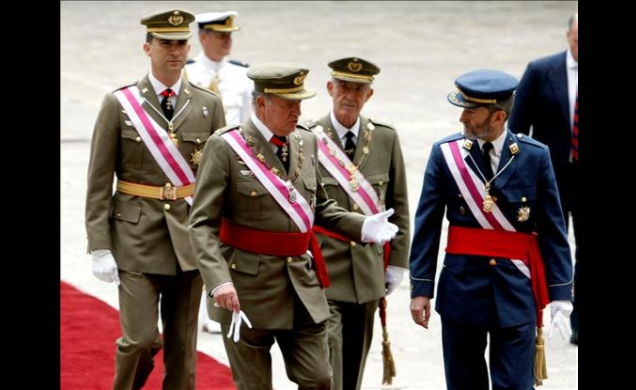 Su Majestad el Rey acompañado por Su Alteza Real el Príncipe de Asturias a su llegada al Monasterio de San Lorenzo de El Escorial