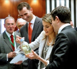 Los Príncipes de Asturias acompañados por el lehendakari Patxi López durante su visita