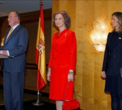 Don Juan Carlos, durante su intervención en la recepción a la colonia española en Australia, en presencia de Doña Sofía y la ministra de Ciencia e Inn