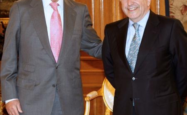Don Juan Carlos con Joaquín Almunia