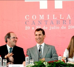 Los Príncipes, junto al ministro de Educación y la directora del Instituto Cervantes