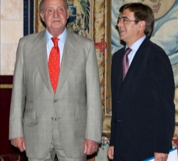 Su Majestad el Rey junto al presidente de las Illes Balears, Francesc Antich i Oliver