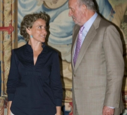 Su Majestad el Rey junto a la alcaldesa de Palma, Aina Calvo