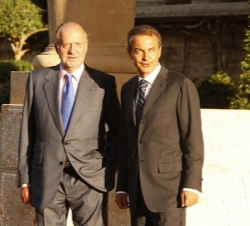Don Juan Carlos junto al presidente del Gobierno, José Luis Rodríguez Zapatero