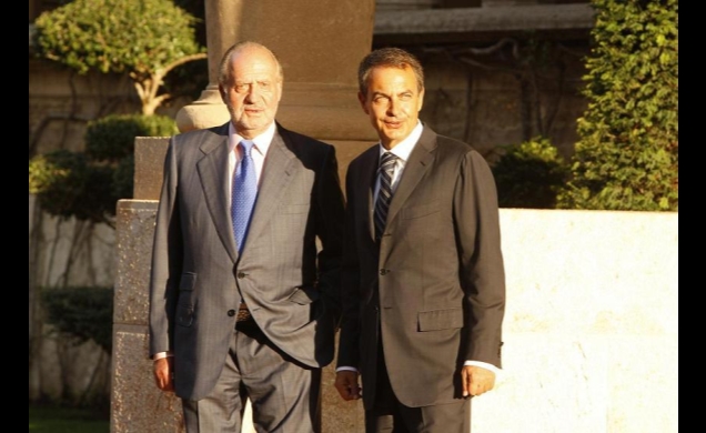 Don Juan Carlos junto al presidente del Gobierno, José Luis Rodríguez Zapatero