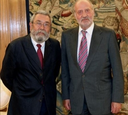 Don Juan Carlos con el secretario general de UGT, Cándido Méndez