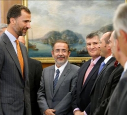 El Príncipe, con los representantes de la Confederación Regional de Organizadores Empresariales de Murcia, durante la audiencia