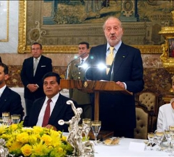 Don Juan Carlos, durante su intervención en la cena celebrada en el Palacio Real