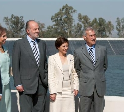 Sus Majestades, junto al presidente de la Junta de Andalucía, Jose Antonio Griñán, la ministra de Medio Ambiente, y Medio Rural y Marino, Elena Espino