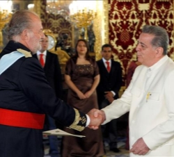 Su Majestad recibe las credenciales del nuevo embajador de Venezuela, Julián Isaías Rodríguez Díaz