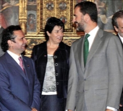 El Príncipe, junto al alcalde de Segovia y presidente de la Fundación Don Juan de Borbón, Pedro Arahuetes