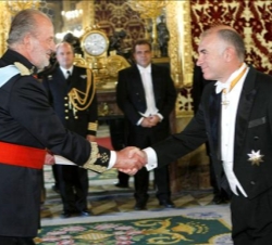 Su Majestad recibe el saludo del nuevo embajador de Grecia