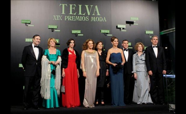 Fotografía de grupo, junto a los premiados