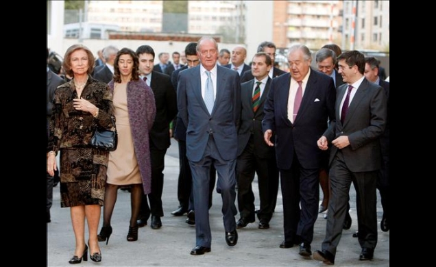Sus Majestades los Reyes, a su llegada a la sede de El Diario Vasco