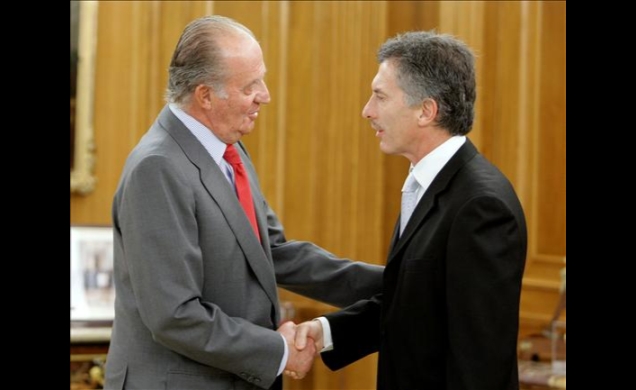 Don Juan Carlos saluda a Mauricio Macri, jefe de Gobierno de la ciudad de Buenos Aires