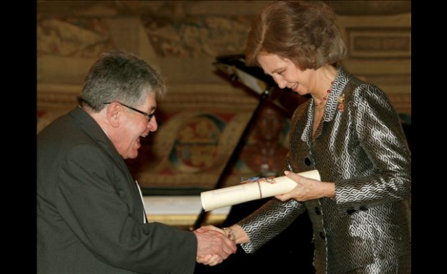 Doña Sofía entrega el galardón al poeta José Emilio Pacheco