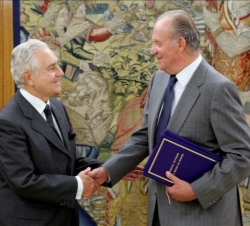 Don Juan Carlos recibe el saludo del presidente del Tribunal Supremo y del Consejo General del Poder Judicial