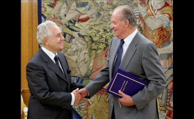 Don Juan Carlos recibe el saludo del presidente del Tribunal Supremo y del Consejo General del Poder Judicial