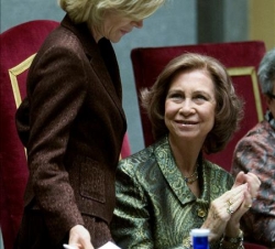 Doña Sofía, con la vicepresidenta segunda y ministra de Economía y Hacienda, Elena Salgado