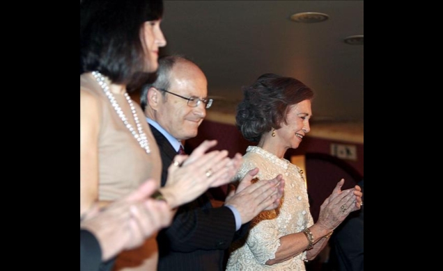 Doña Sofía, junto a la ministra de Cultura y el presidente de la Generalitat de Cataluña