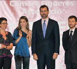 Los Príncipes, con el presidente de la Comerç Figueres Associació, Jordi Rotllán, y la directora del Museo del Ampurdán, Anna Capella
