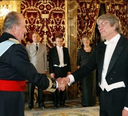 El nuevo embajador alemán entrega sus credenciales a Su Majestad