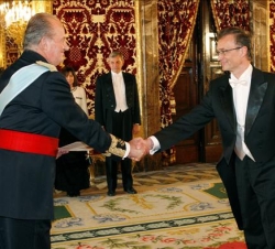 Don Juan Carlos recibe las credenciales del nuevo embajador de Eslovaquia