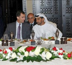 Sus Altezas Reales en el almuerzo en Liwa ofrecido por el Jeque Handam Bin Zayed Al Nahyan