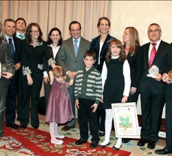 Fotografía de grupo con los premiados