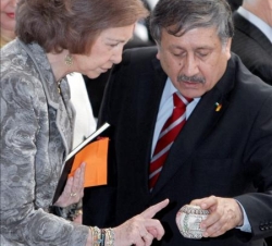 Doña Sofía junto al delegado general de Palestina en España, Musa Amer Odeh