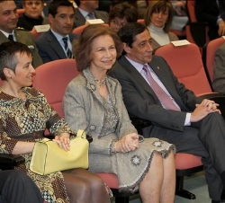 Doña Sofía, acompañada por la subsecretaria de Cultura, Mercedes del Palacio, y el presidente del CSIC, Rafael Rodrigo