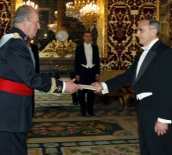 Don Juan Carlos recibe las Credenciales del Embajador de la República de Azerbaiyán, Altai Vasif Oglu Efendiev