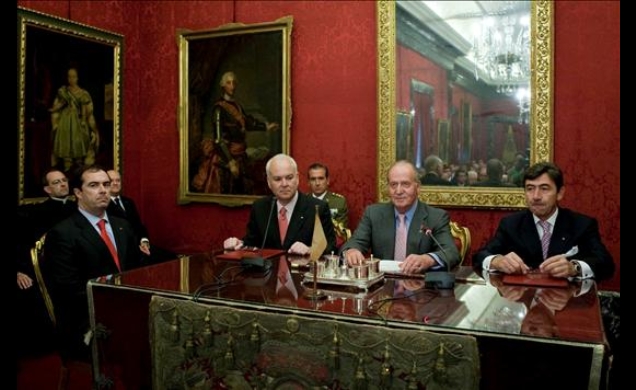 Don Juan Carlos durante la reunión de los miembros de la Real Maestranza de Sevilla