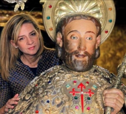 Doña Cristina, junto al Apóstol