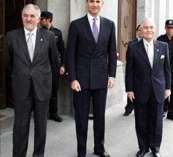 El Príncipe de Asturias, con el presidente del Tribunal Supremo y del Consejo General del Poder Judicial, Carlos Dívar, y el fiscal general del Estado