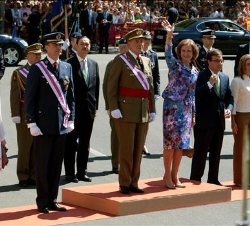 Sus Majestades los Reyes y Sus Altezas Reales los Príncipes de Asturias a su llegada a la Plaza José Luis Herrera de Badajoz