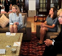 El Presidente Calderón y su esposa, con Doña Cristina y la ministra de Sanidad y Política Social