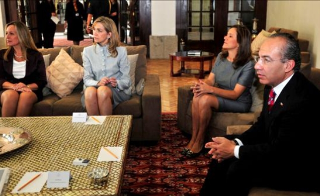 El Presidente Calderón y su esposa, con Doña Cristina y la ministra de Sanidad y Política Social