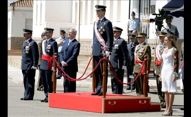 Su Alteza Real el Príncipe de Asturias, junto al presidente de la Región de Murcia, la ministra de Defensa y el resto de autoridades