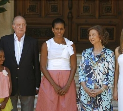 Sus Majestades los Reyes y Su Alteza Real la Princesa de Asturias, acompañados de la primera dama de los Estados Unidos de America, Michelle Obama y s