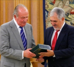 El fiscal general del Estado entrega la Memoria de la Fiscalía a Su Majestad el Rey