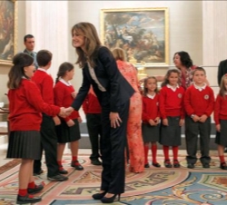 La Princesa saluda a los alumnos del Colegio La Dehesa del Príncipe