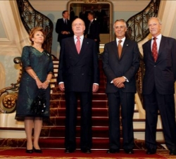 Don Juan Carlos, con el Presidente de la República Portuguesa, su esposa, y el presidente del Club Portuense R. Cándido Reis, Henrique Meneses Pereira