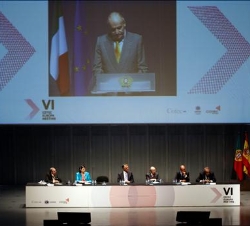 Vista de la mesa presidencial durante la intervención de Don Juan Carlos
